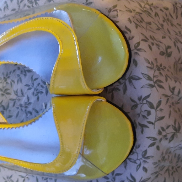 Low heels Yellow size 11.5 - Picture 2 of 8